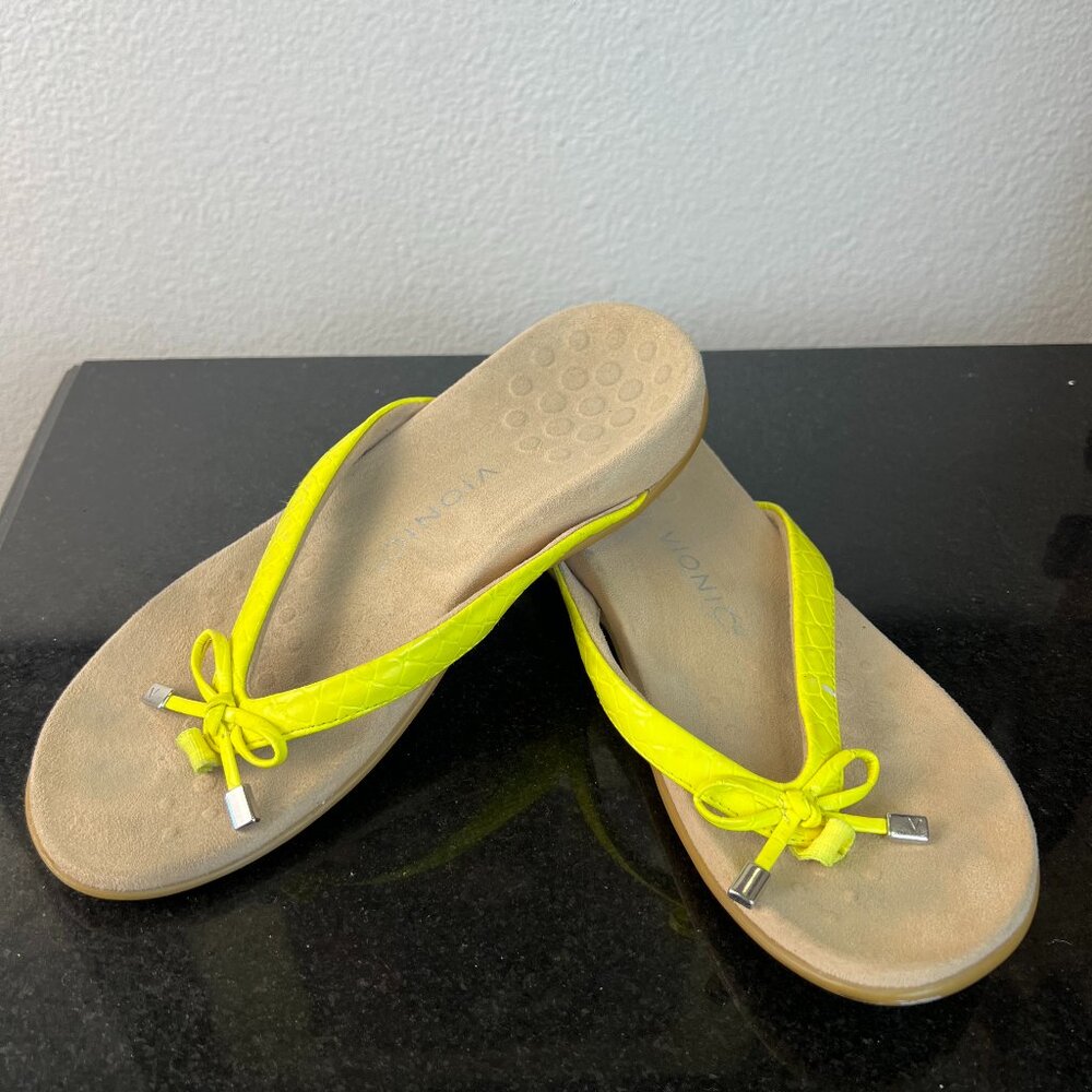 Vionic Bella II Toe Post  Thong Sandal‎ Yellow Patent Croc Size 7.5
